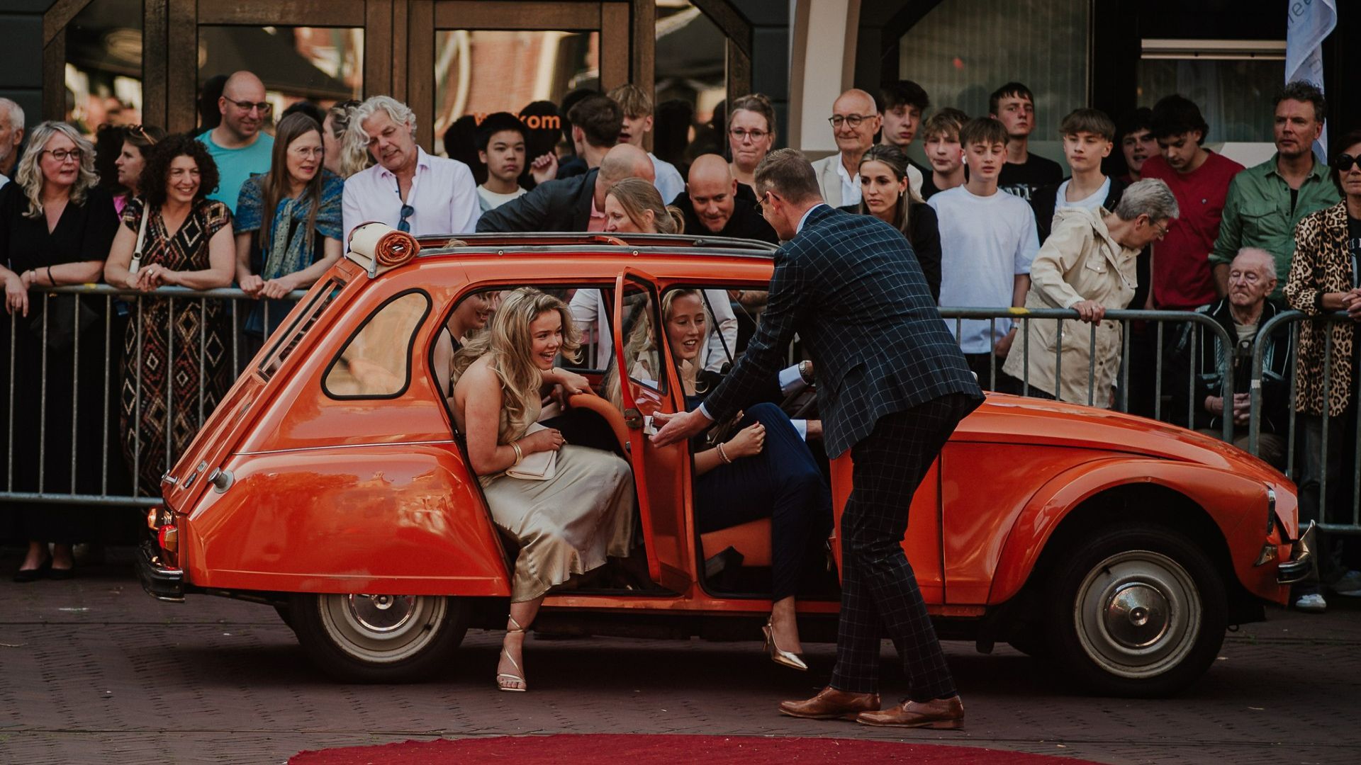 Marianum-leerlingen nemen feestelijk afscheid met gala in Groenlo