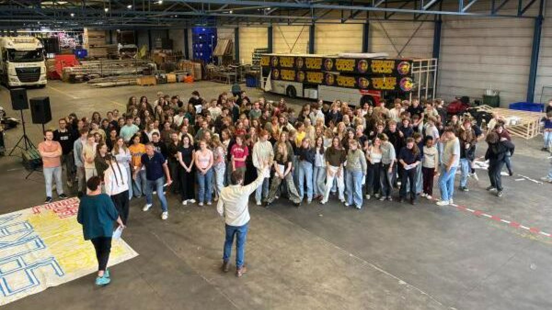 350 scholieren vormen megakoor tijdens zondagochtendshow op Zwarte Cross