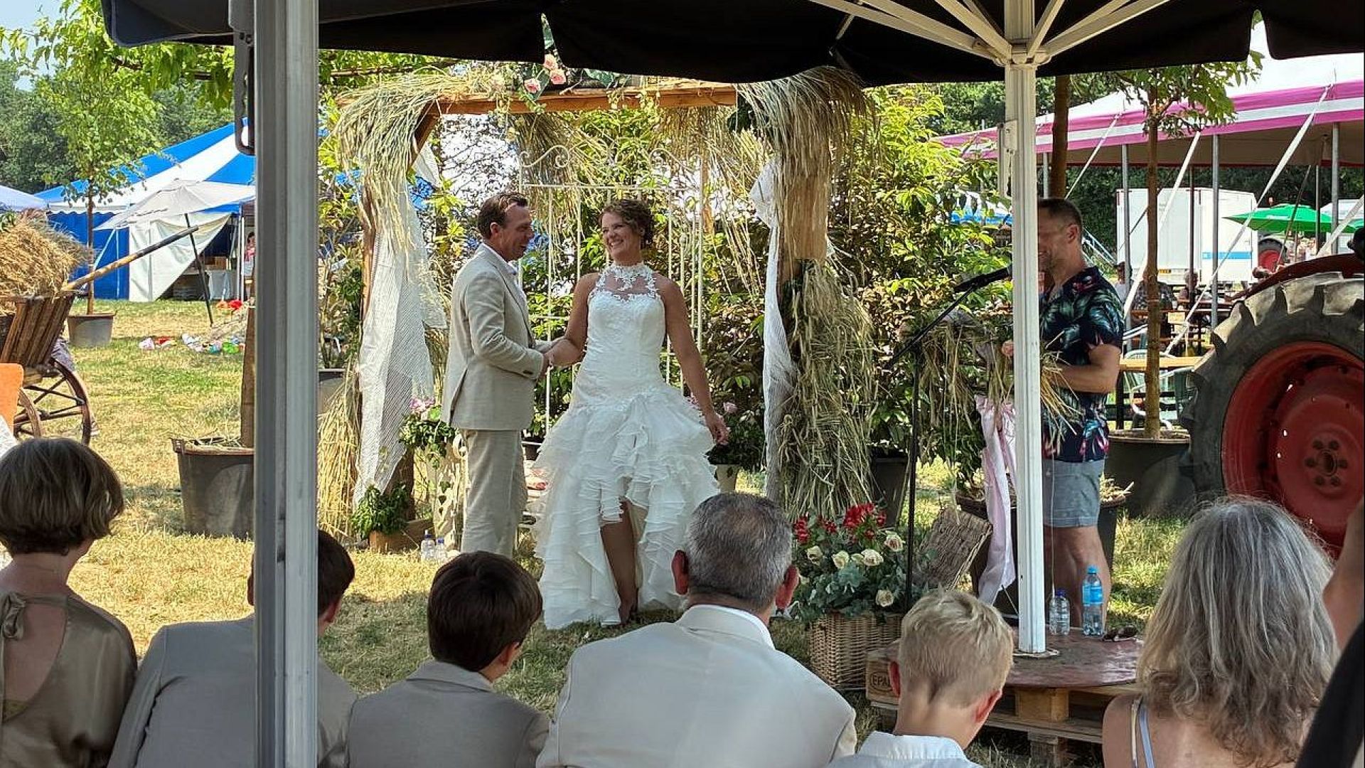 Dirk en Sabine trouwen op snikheet festival