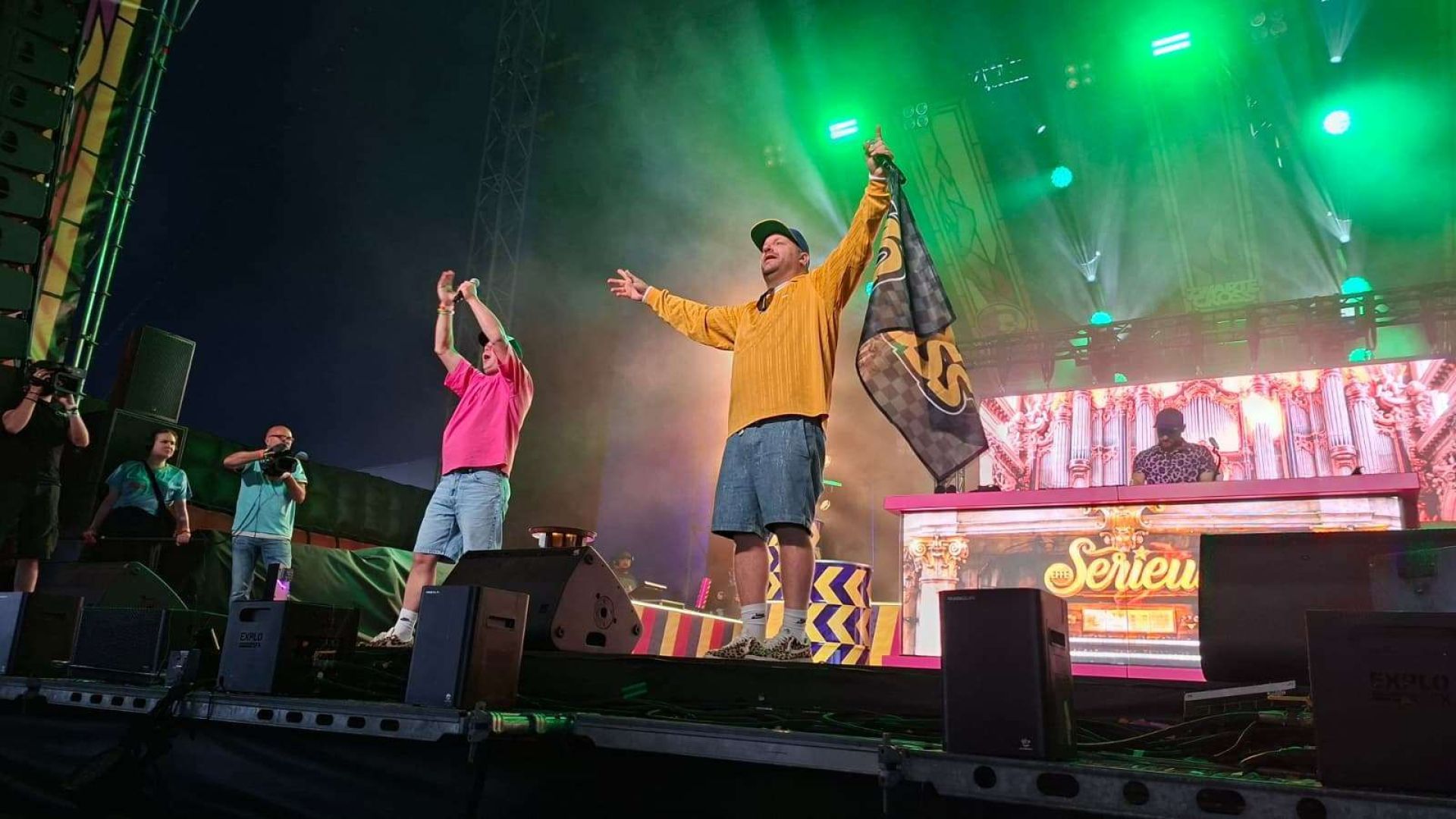 IIIOOO IIIOOO, Baila de Gasolina tóch te horen op de Zwarte Cross