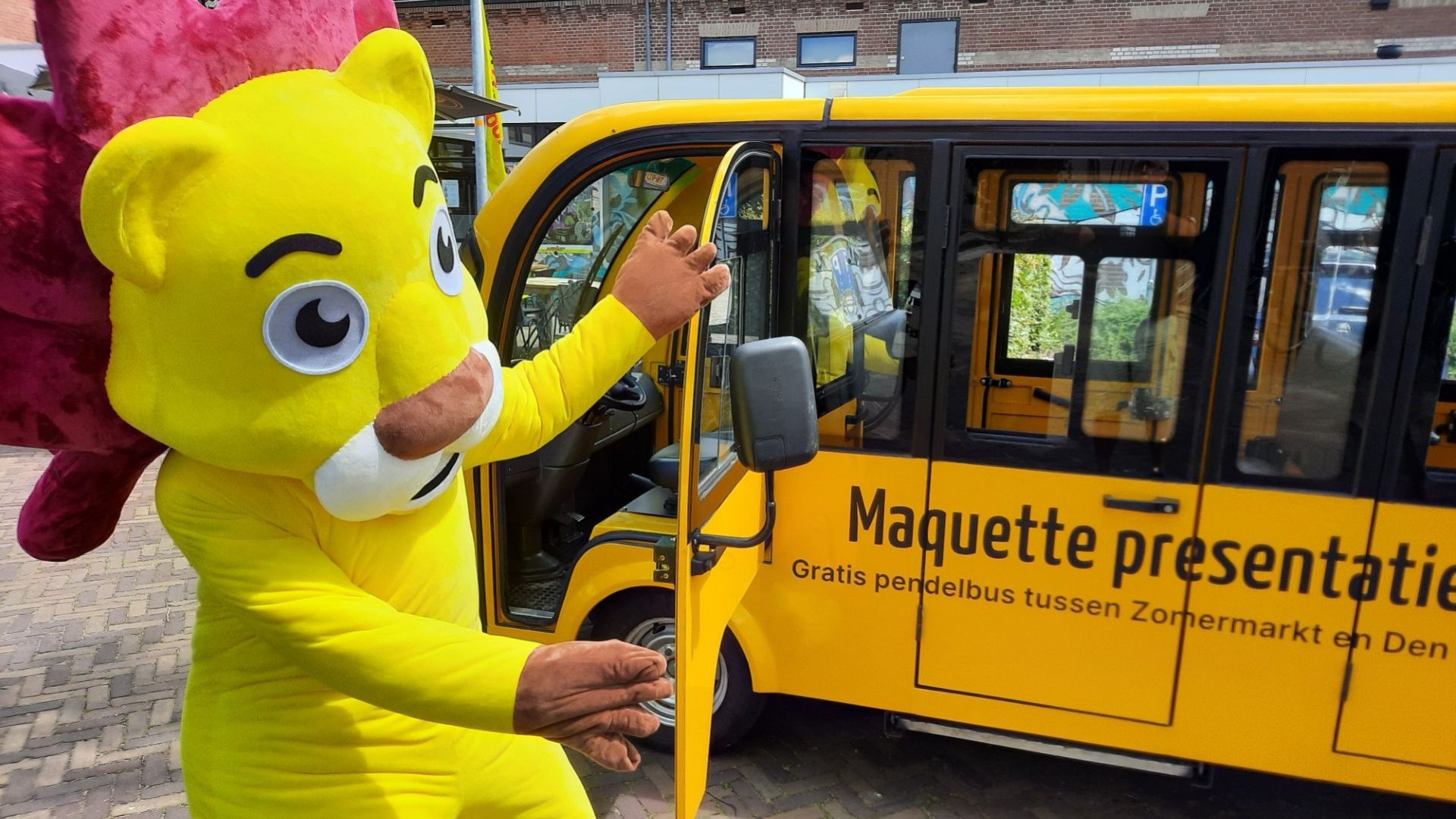 Maquettepresentatie Bloemencorso Lichtenvoorde met Braziliaanse klanken van Amizade