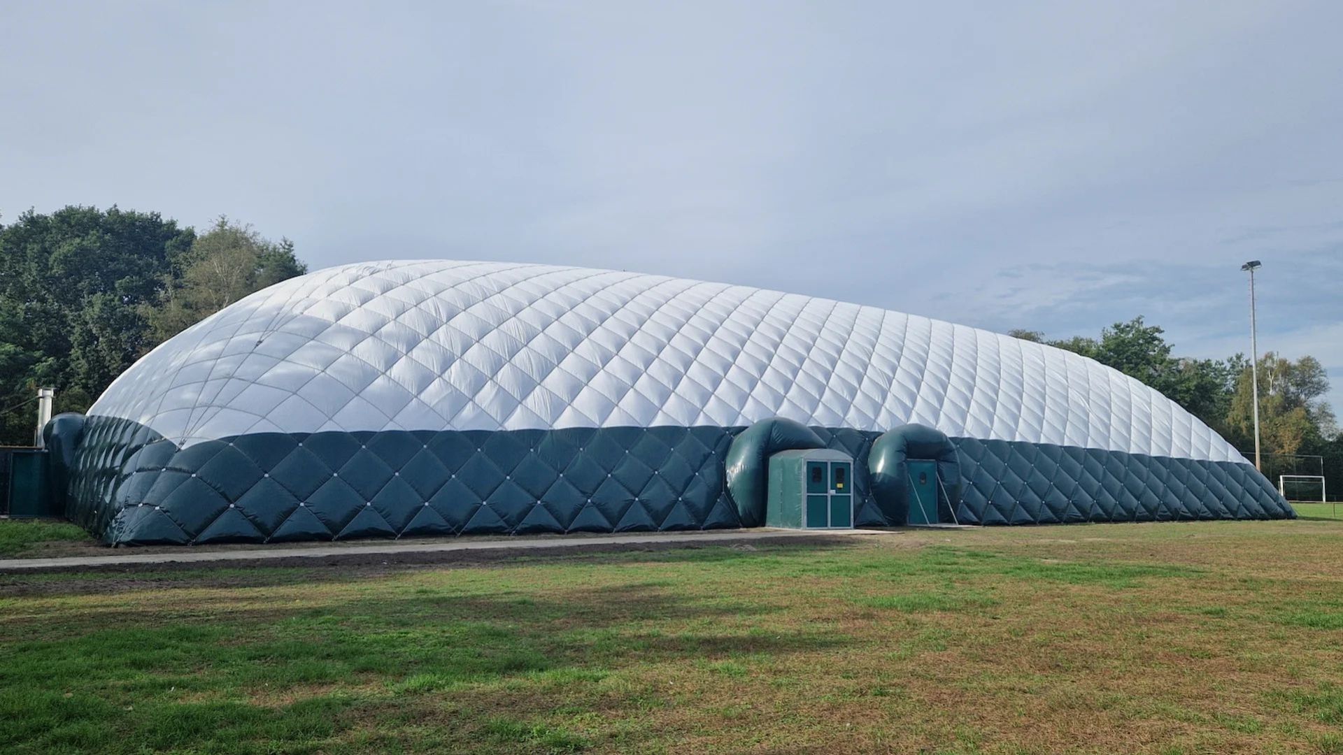 Tijdelijke sporthal in Zieuwent wordt officieel geopend