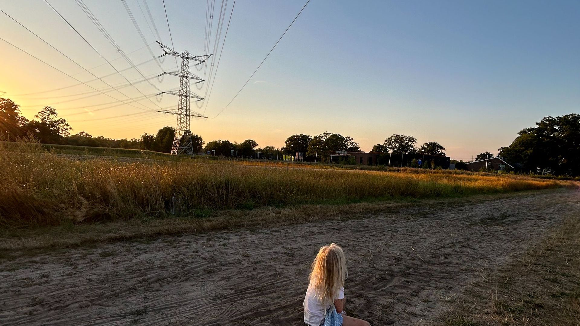 Expositie ‘Alphameisje’ toont opgroeien in een digitale wereld